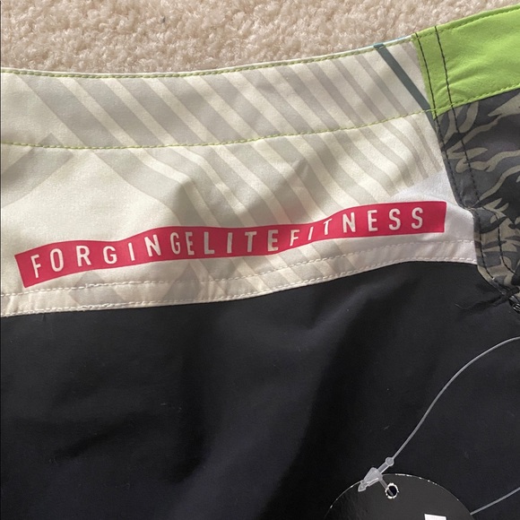 Reebok NWT CrossFit training shorts - Picture 10 of 14